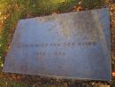 Graceland Cemetery: Modern monument. Ludwig Mies Van Der Rohe. (click to zoom)