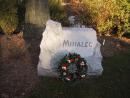 Graceland Cemetery: Modern monument. Mihalec. (click to zoom)