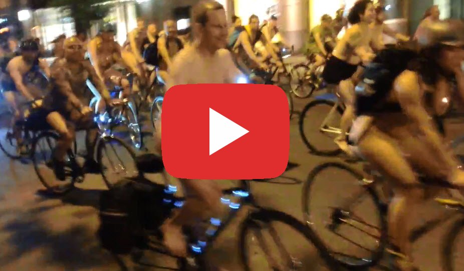 4000 Cyclists Set New World Naked Ride Chicago Record!